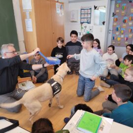 Therapiehund Vicky auf Besuch
