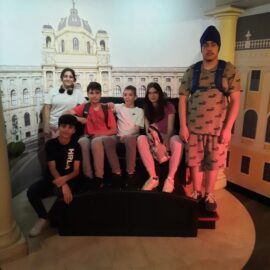 Minigolfturnier und Wachsfigurenkabinett 3a