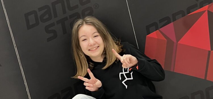 Amelie aus der 2c holt den 2.Platz mit ihrer Tanzgruppe Amelie aus der 2c holt den 2.Platz mit ihrer Tanzgruppe